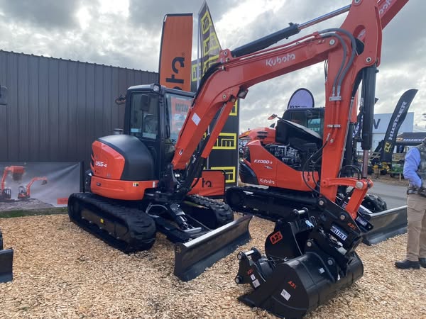(6) 5.5 ton Kubota Excavator