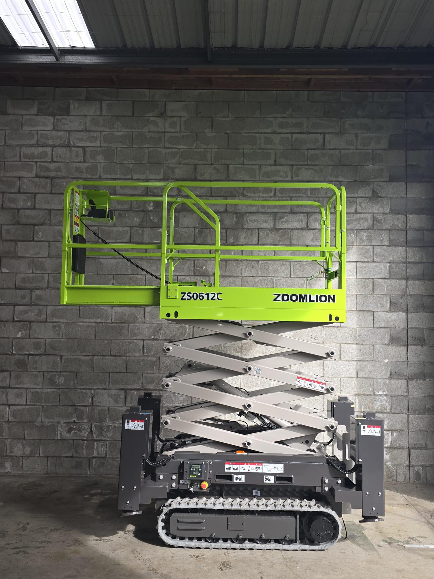 Zoomlion scissor lift available for hire